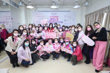 基金會線上籌款活動「乳健同躍動 2021」–「邁出一步」 定期乳檢，參加人數顯著上升。 “Take a Step” for regular check-up. “Pink Together 2021” of HKBCF recorded a remarkable increase in online enrolment.